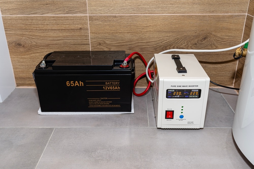Emergency power supply with a 12V battery